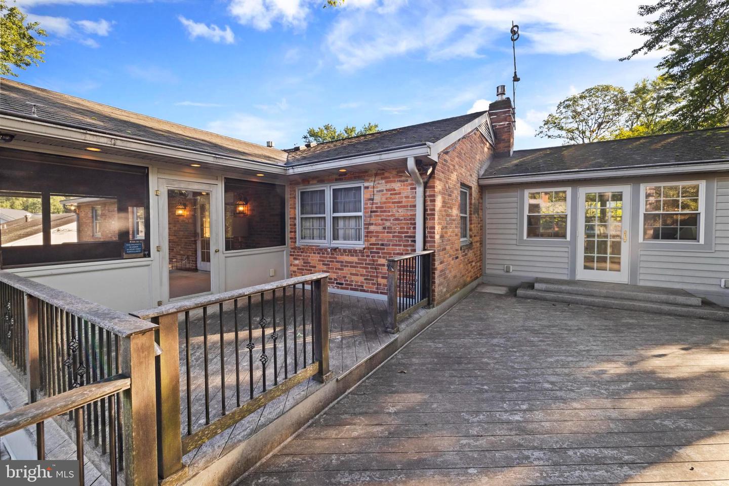 4008 N STUART ST, ARLINGTON, Virginia 22207, 4 Bedrooms Bedrooms, ,3 BathroomsBathrooms,Residential,For sale,4008 N STUART ST,VAAR2060286 MLS # VAAR2060286