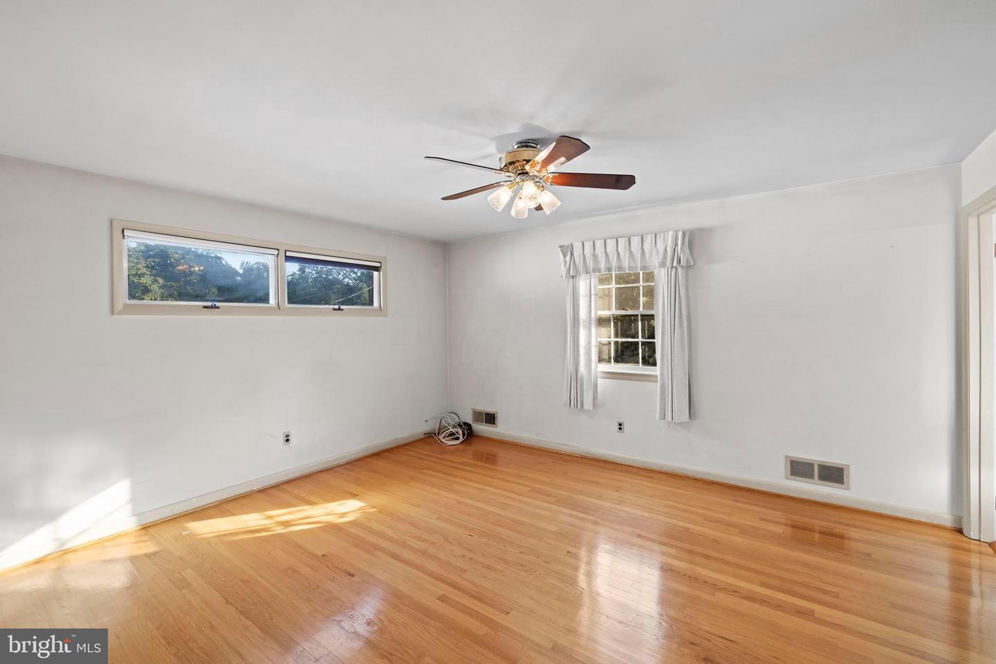 4008 N STUART ST, ARLINGTON, Virginia 22207, 4 Bedrooms Bedrooms, ,3 BathroomsBathrooms,Residential,For sale,4008 N STUART ST,VAAR2060286 MLS # VAAR2060286