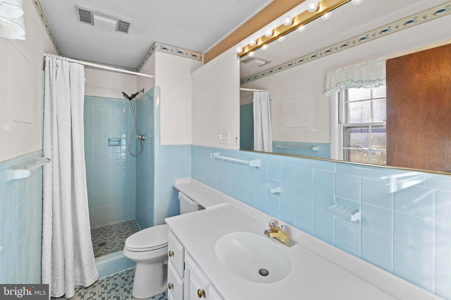 4008 N STUART ST, ARLINGTON, Virginia 22207, 4 Bedrooms Bedrooms, ,3 BathroomsBathrooms,Residential,For sale,4008 N STUART ST,VAAR2060286 MLS # VAAR2060286