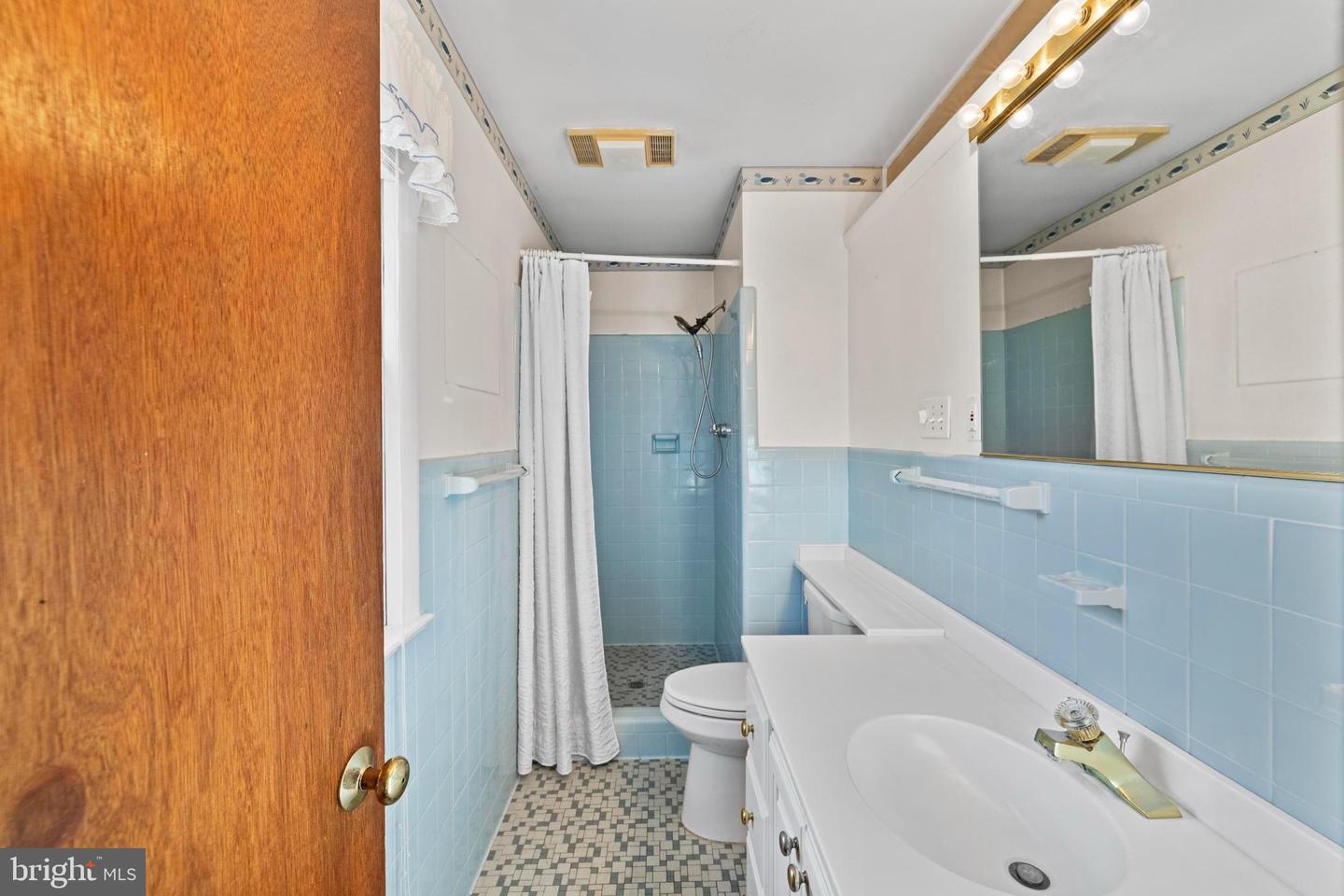 4008 N STUART ST, ARLINGTON, Virginia 22207, 4 Bedrooms Bedrooms, ,3 BathroomsBathrooms,Residential,For sale,4008 N STUART ST,VAAR2060286 MLS # VAAR2060286