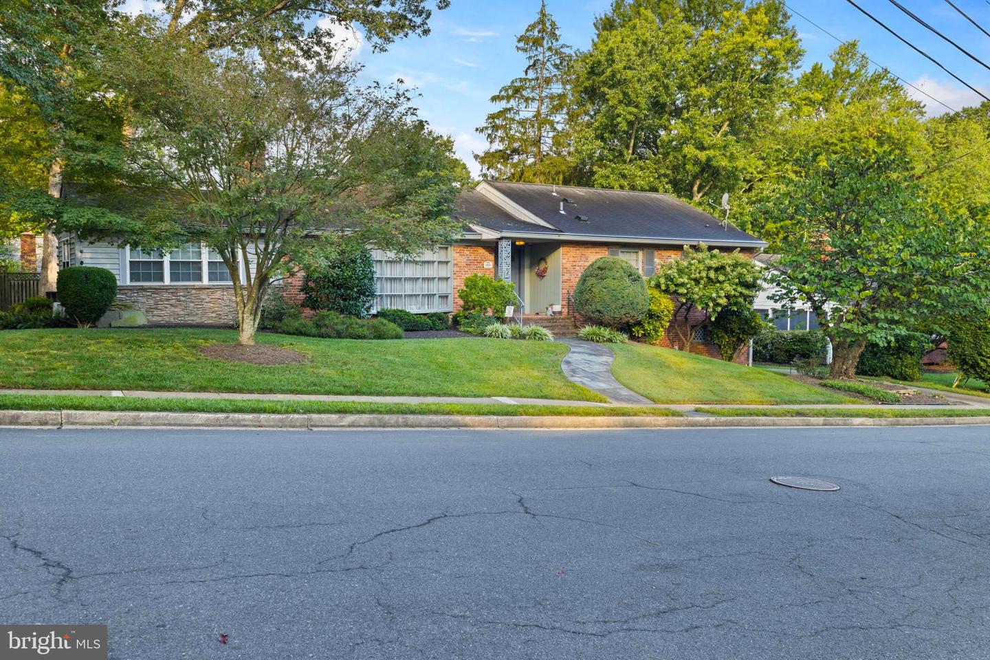 4008 N STUART ST, ARLINGTON, Virginia 22207, 4 Bedrooms Bedrooms, ,3 BathroomsBathrooms,Residential,For sale,4008 N STUART ST,VAAR2060286 MLS # VAAR2060286