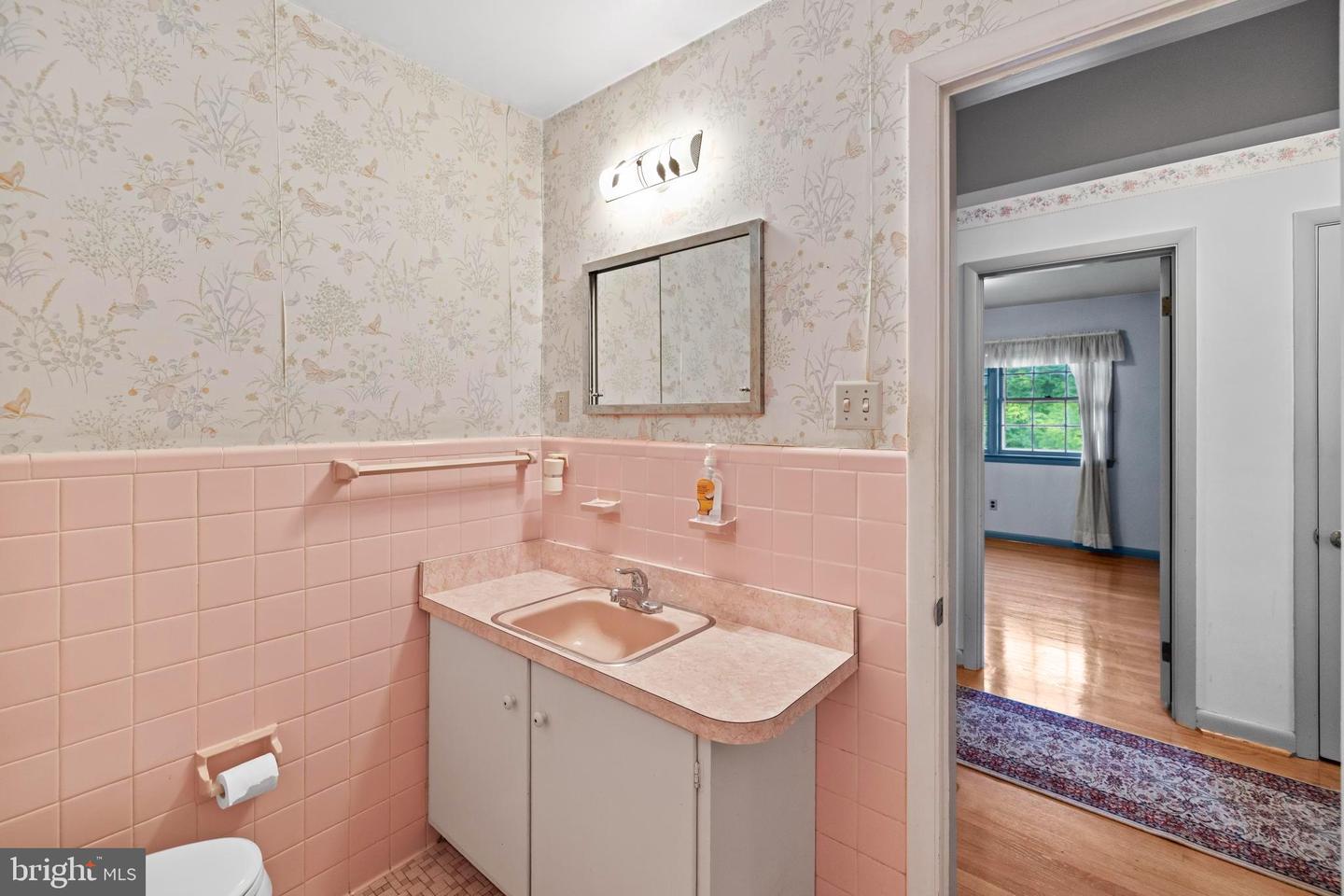 4008 N STUART ST, ARLINGTON, Virginia 22207, 4 Bedrooms Bedrooms, ,3 BathroomsBathrooms,Residential,For sale,4008 N STUART ST,VAAR2060286 MLS # VAAR2060286