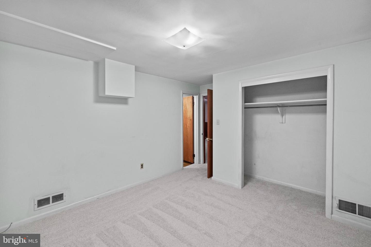 4008 N STUART ST, ARLINGTON, Virginia 22207, 4 Bedrooms Bedrooms, ,3 BathroomsBathrooms,Residential,For sale,4008 N STUART ST,VAAR2060286 MLS # VAAR2060286