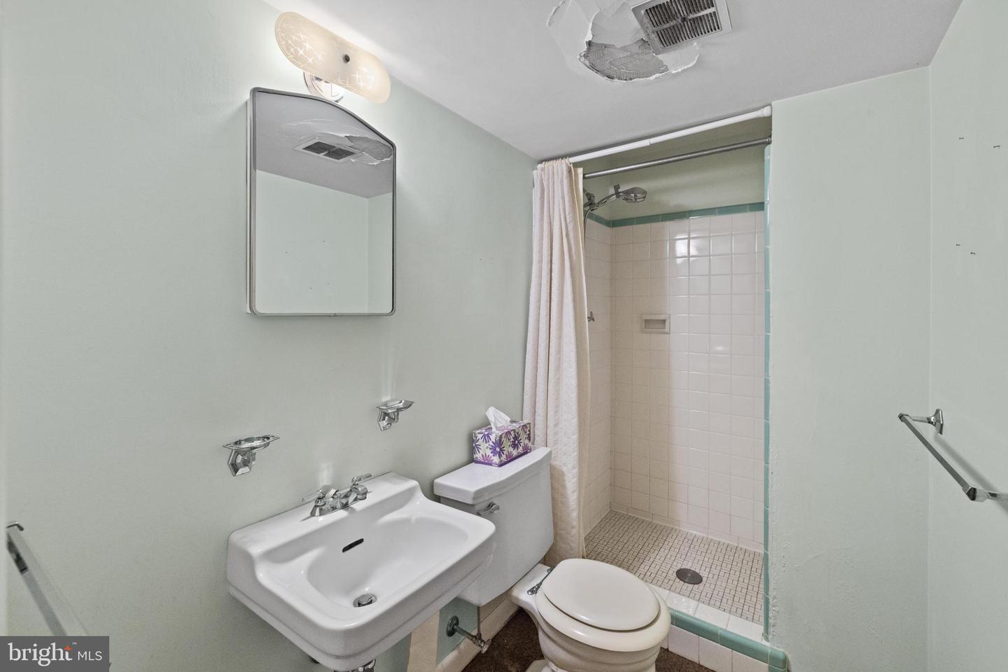 4008 N STUART ST, ARLINGTON, Virginia 22207, 4 Bedrooms Bedrooms, ,3 BathroomsBathrooms,Residential,For sale,4008 N STUART ST,VAAR2060286 MLS # VAAR2060286