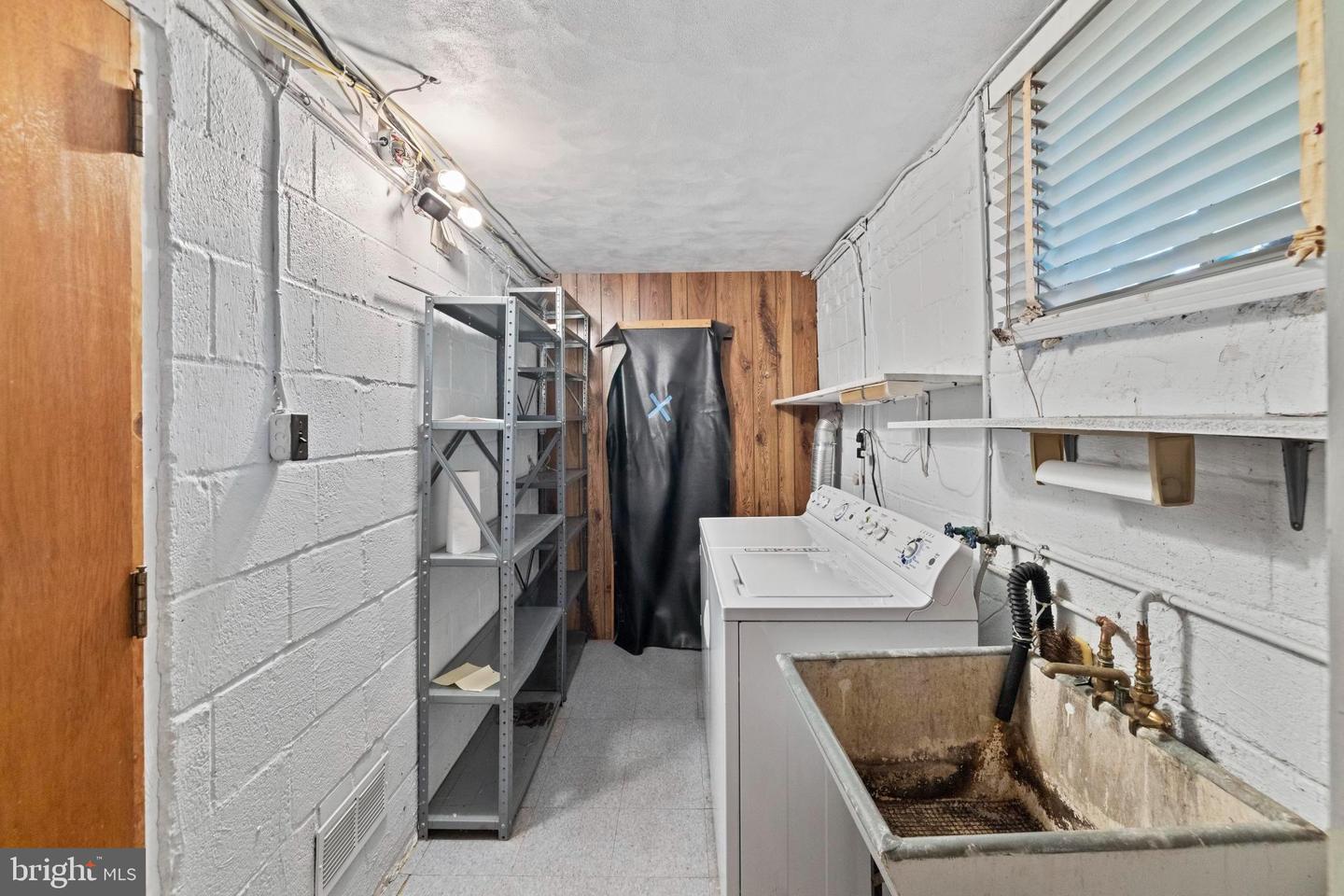 4008 N STUART ST, ARLINGTON, Virginia 22207, 4 Bedrooms Bedrooms, ,3 BathroomsBathrooms,Residential,For sale,4008 N STUART ST,VAAR2060286 MLS # VAAR2060286