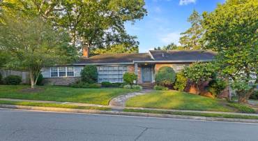 4008 N STUART ST, ARLINGTON, Virginia 22207, 4 Bedrooms Bedrooms, ,3 BathroomsBathrooms,Residential,For sale,4008 N STUART ST,VAAR2060286 MLS # VAAR2060286