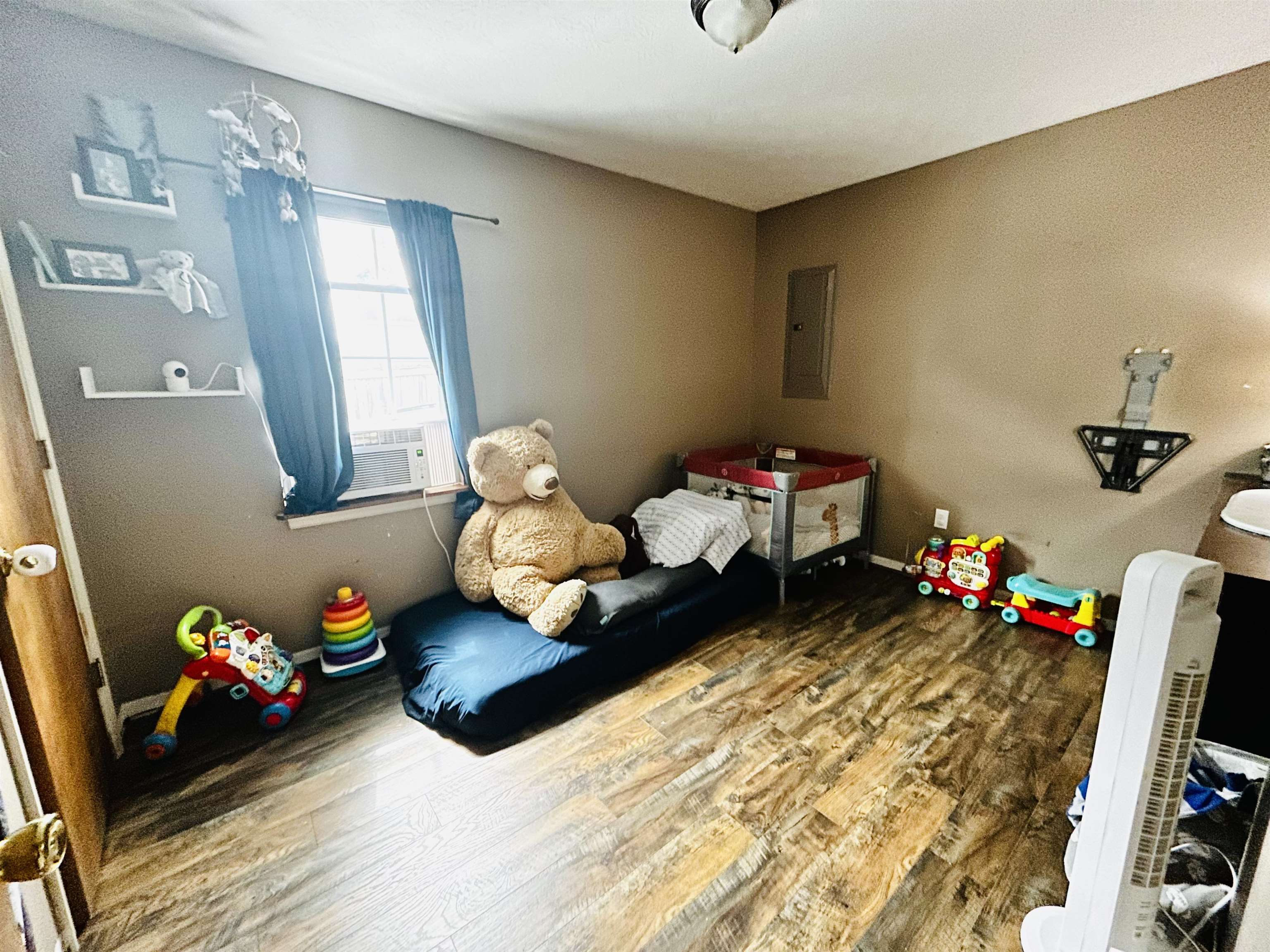 1032 4TH ST, WAYNESBORO, Virginia 22980, 3 Bedrooms Bedrooms, ,2 BathroomsBathrooms,Residential,BLOCK 137 LOT A BCMM&L,1032 4TH ST,668215 MLS # 668215