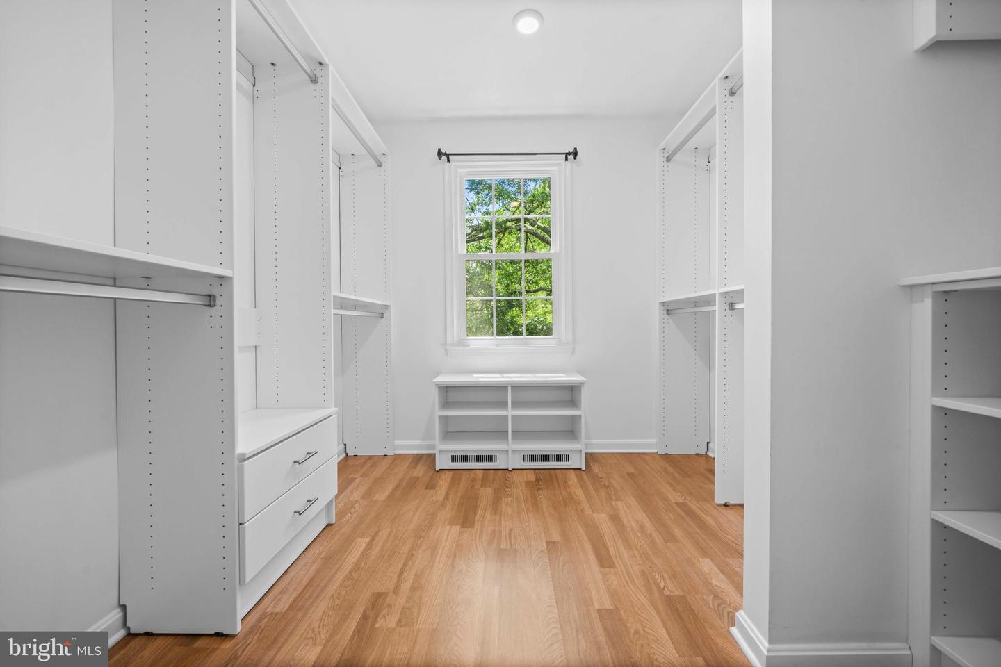 6028 CROWN ROYAL CIR, ALEXANDRIA, Virginia 22310, 5 Bedrooms Bedrooms, ,3 BathroomsBathrooms,Residential,For sale,6028 CROWN ROYAL CIR,VAFX2256304 MLS # VAFX2256304