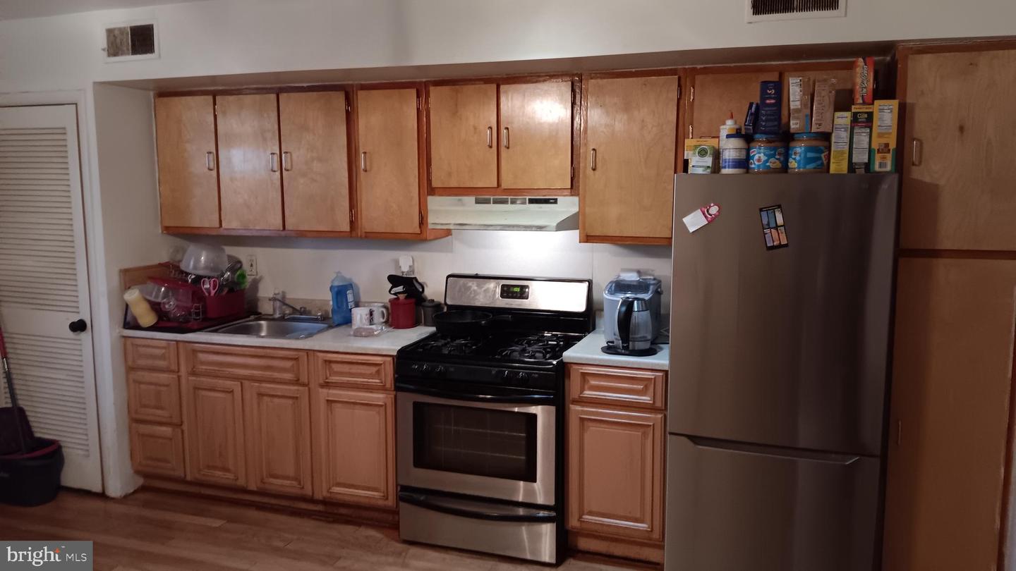 1235 16TH ST NE, WASHINGTON, District Of Columbia 20002, 2 Bedrooms Bedrooms, ,1 BathroomBathrooms,Residential,For sale,1235 16TH ST NE,DCDC2211458 MLS # DCDC2211458