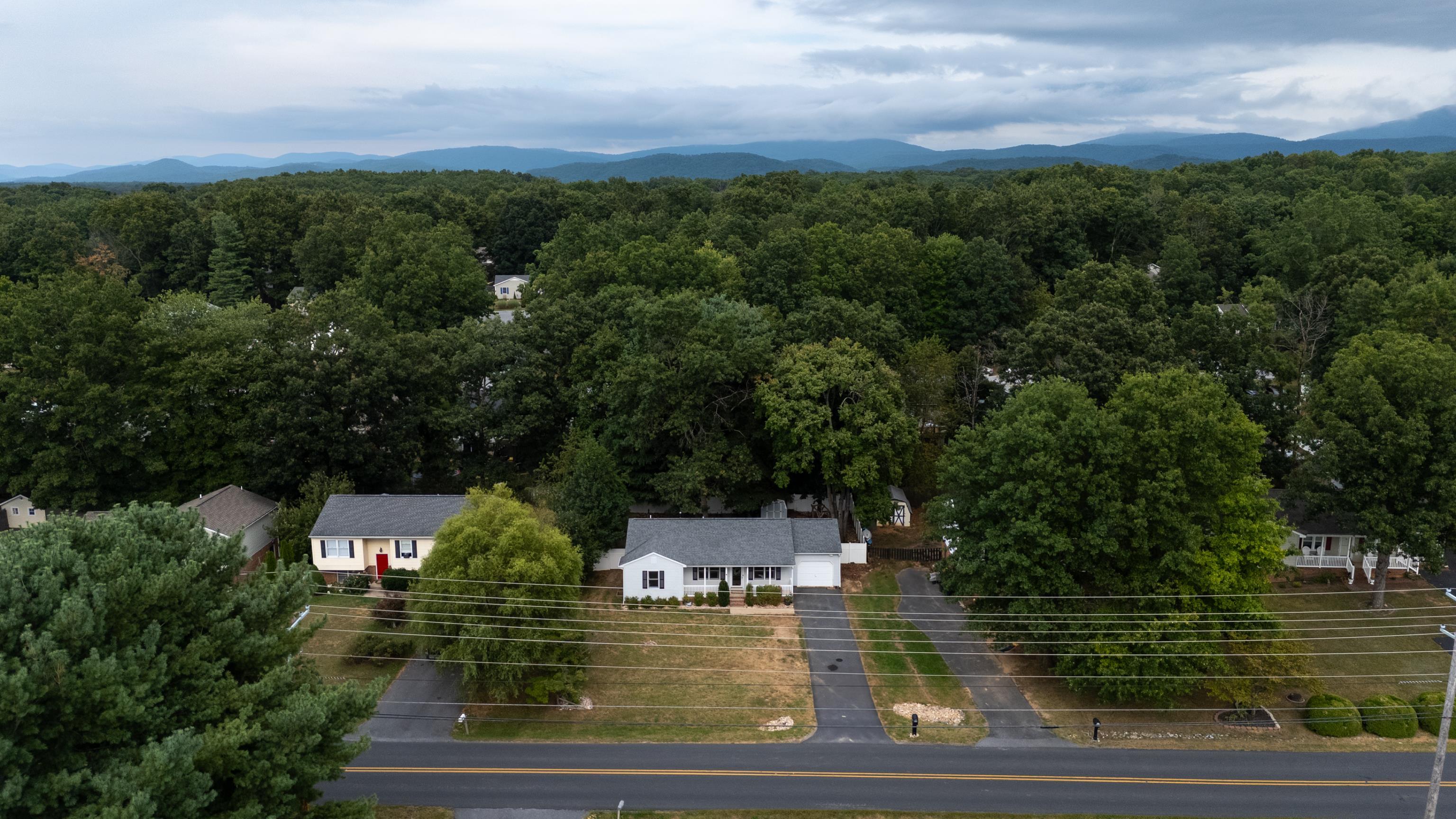 922 PATTON FARM RD, STUARTS DRAFT, Virginia 24477, 3 Bedrooms Bedrooms, ,2 BathroomsBathrooms,Residential,922 PATTON FARM RD,668250 MLS # 668250