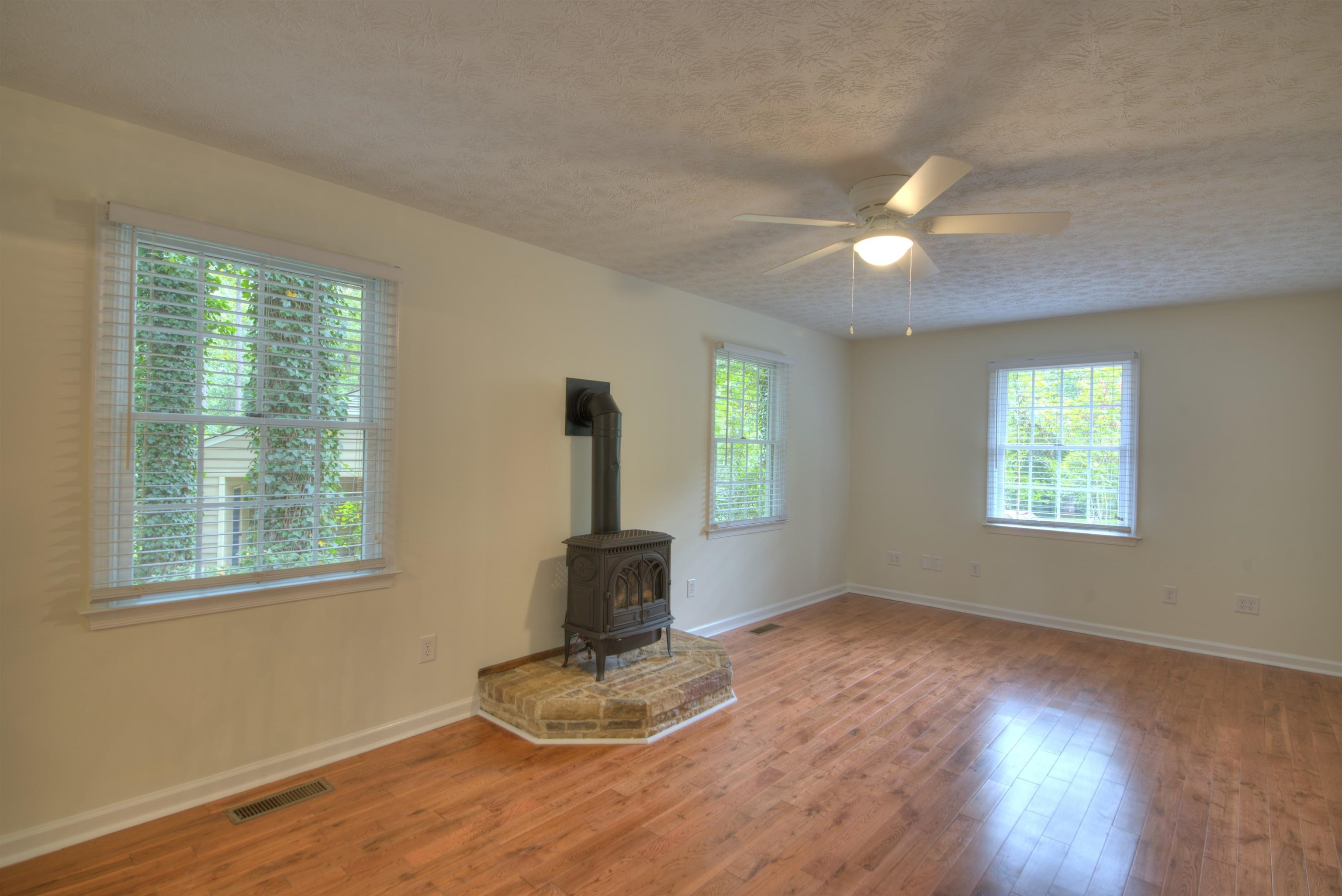 5547 BROOKWOOD RD, CROZET, Virginia 22932, 4 Bedrooms Bedrooms, ,1 BathroomBathrooms,Residential,5547 BROOKWOOD RD,668251 MLS # 668251