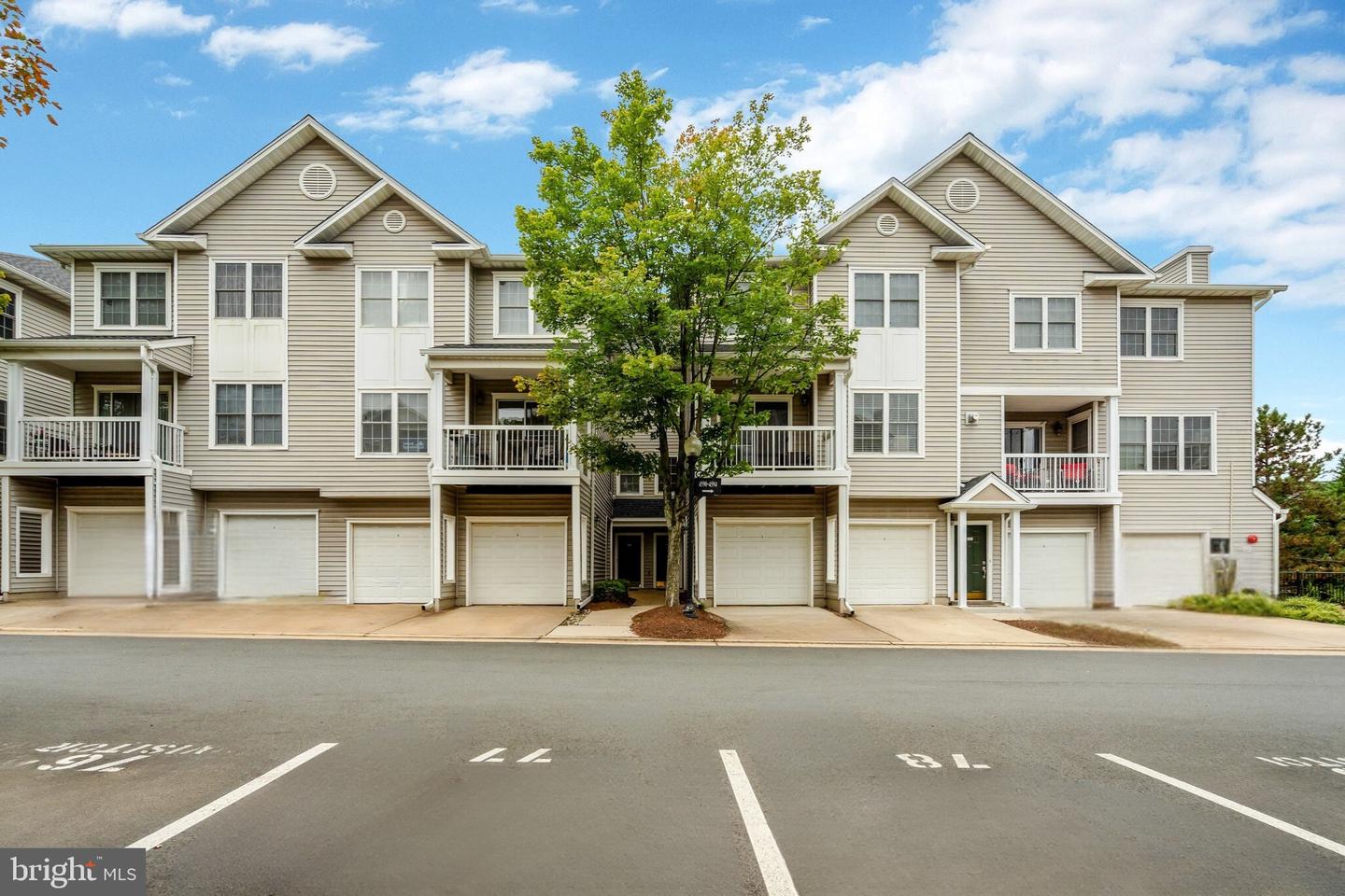 4602 SUPERIOR SQ, FAIRFAX, Virginia 22033, 2 Bedrooms Bedrooms, ,2 BathroomsBathrooms,Residential,For sale,4602 SUPERIOR SQ,VAFX2259132 MLS # VAFX2259132