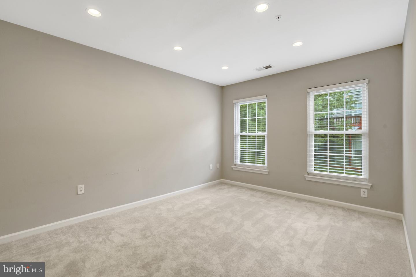 4602 SUPERIOR SQ, FAIRFAX, Virginia 22033, 2 Bedrooms Bedrooms, ,2 BathroomsBathrooms,Residential,For sale,4602 SUPERIOR SQ,VAFX2259132 MLS # VAFX2259132