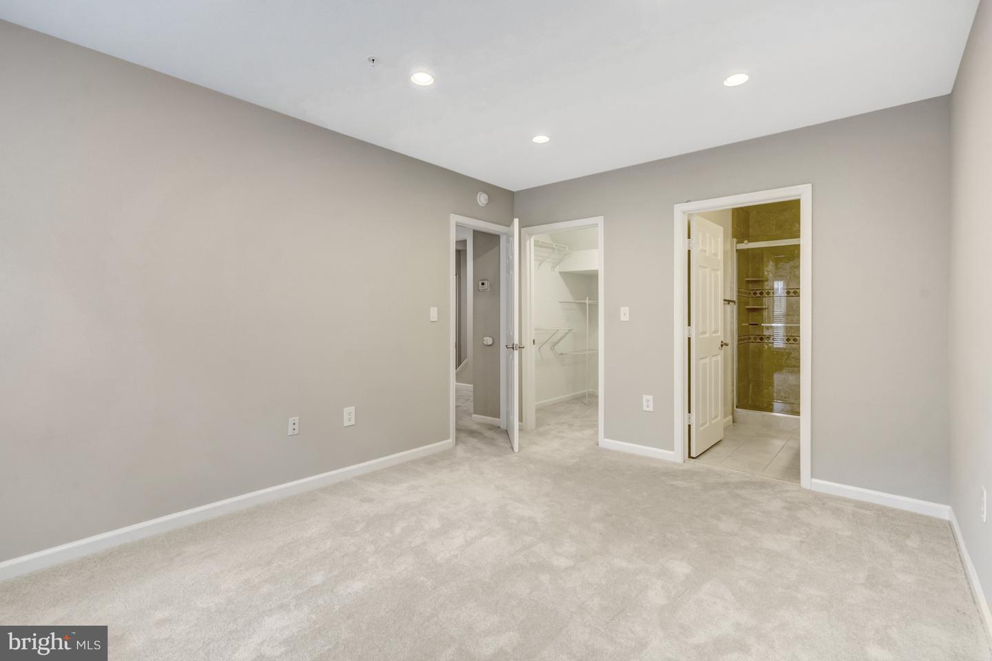 4602 SUPERIOR SQ, FAIRFAX, Virginia 22033, 2 Bedrooms Bedrooms, ,2 BathroomsBathrooms,Residential,For sale,4602 SUPERIOR SQ,VAFX2259132 MLS # VAFX2259132
