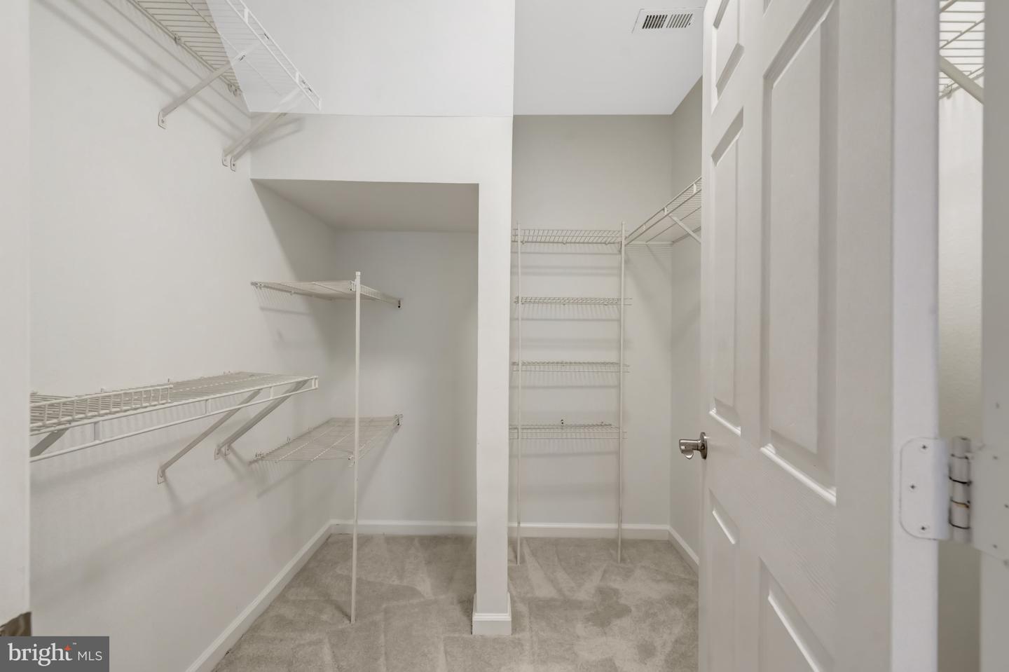 4602 SUPERIOR SQ, FAIRFAX, Virginia 22033, 2 Bedrooms Bedrooms, ,2 BathroomsBathrooms,Residential,For sale,4602 SUPERIOR SQ,VAFX2259132 MLS # VAFX2259132