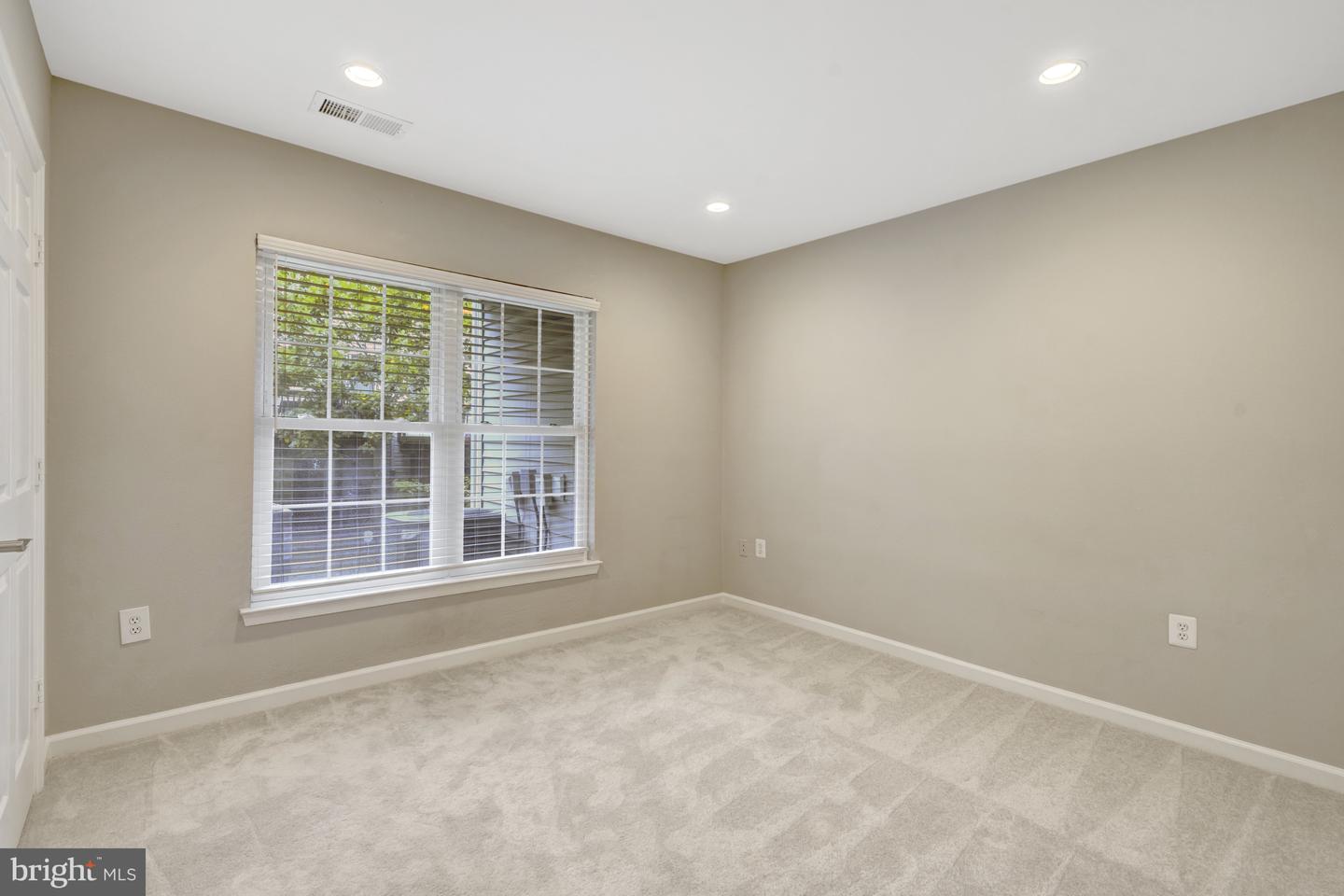 4602 SUPERIOR SQ, FAIRFAX, Virginia 22033, 2 Bedrooms Bedrooms, ,2 BathroomsBathrooms,Residential,For sale,4602 SUPERIOR SQ,VAFX2259132 MLS # VAFX2259132