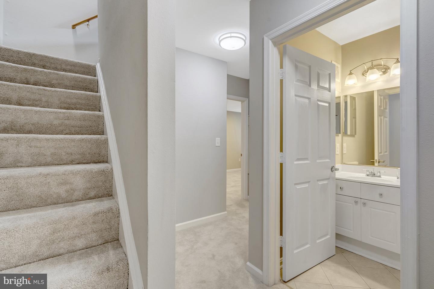 4602 SUPERIOR SQ, FAIRFAX, Virginia 22033, 2 Bedrooms Bedrooms, ,2 BathroomsBathrooms,Residential,For sale,4602 SUPERIOR SQ,VAFX2259132 MLS # VAFX2259132