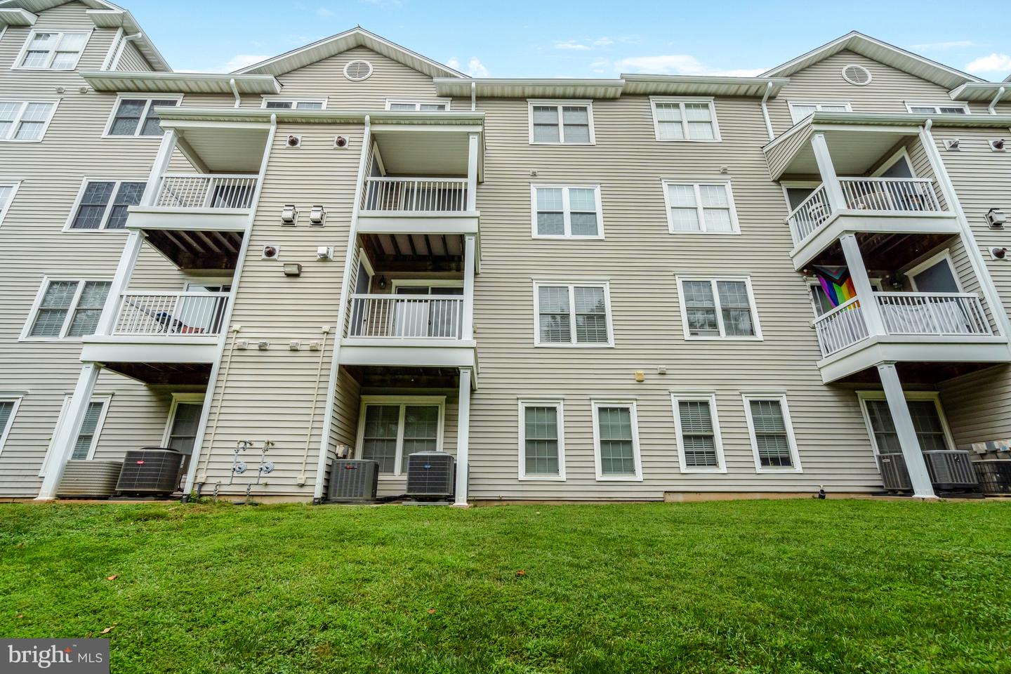 4602 SUPERIOR SQ, FAIRFAX, Virginia 22033, 2 Bedrooms Bedrooms, ,2 BathroomsBathrooms,Residential,For sale,4602 SUPERIOR SQ,VAFX2259132 MLS # VAFX2259132