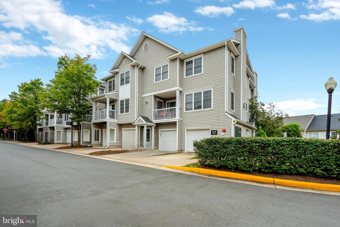 4602 SUPERIOR SQ, FAIRFAX, Virginia 22033, 2 Bedrooms Bedrooms, ,2 BathroomsBathrooms,Residential,For sale,4602 SUPERIOR SQ,VAFX2259132 MLS # VAFX2259132