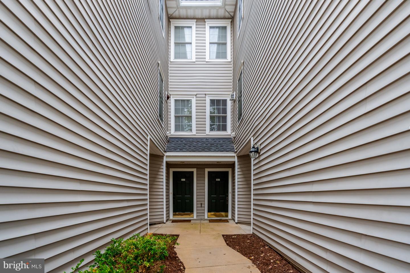 4602 SUPERIOR SQ, FAIRFAX, Virginia 22033, 2 Bedrooms Bedrooms, ,2 BathroomsBathrooms,Residential,For sale,4602 SUPERIOR SQ,VAFX2259132 MLS # VAFX2259132