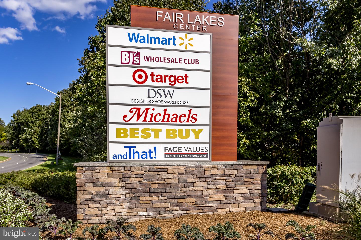 4602 SUPERIOR SQ, FAIRFAX, Virginia 22033, 2 Bedrooms Bedrooms, ,2 BathroomsBathrooms,Residential,For sale,4602 SUPERIOR SQ,VAFX2259132 MLS # VAFX2259132