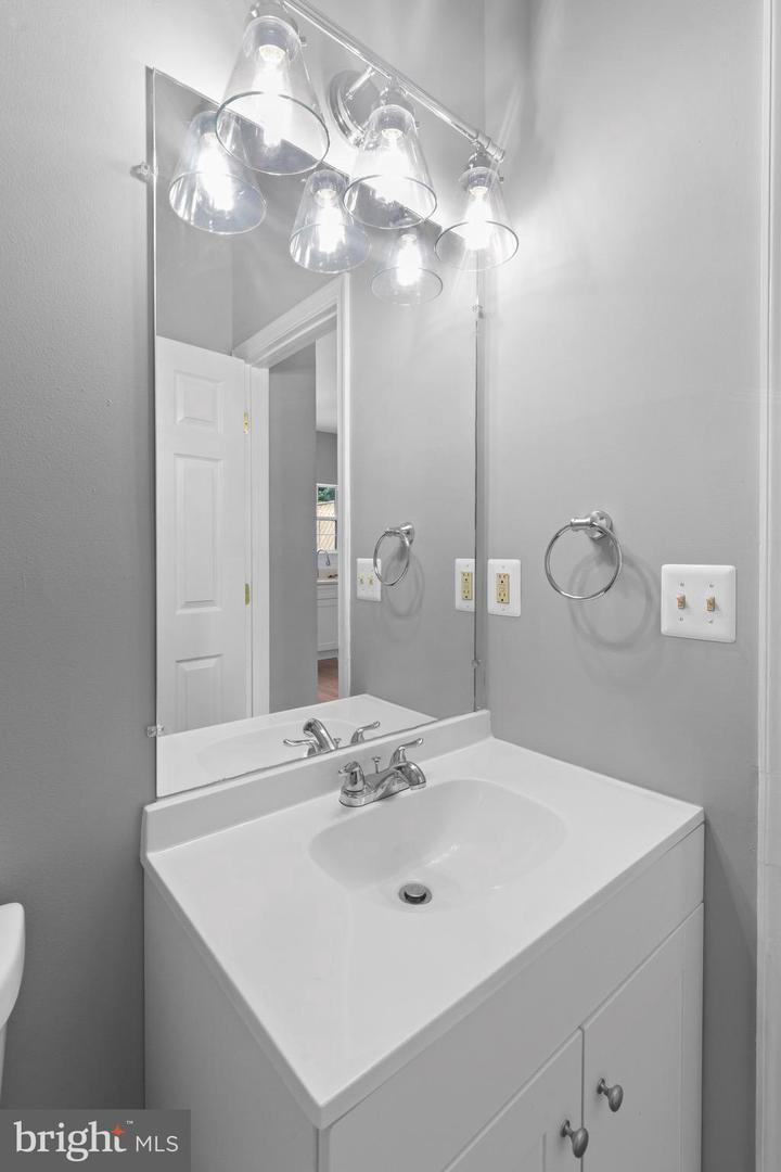 2447 CLOVER FIELD CIR, HERNDON, Virginia 20171, 3 Bedrooms Bedrooms, ,2 BathroomsBathrooms,Residential,For sale,2447 CLOVER FIELD CIR,VAFX2260166 MLS # VAFX2260166