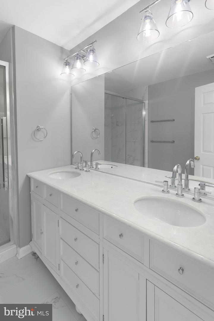 2447 CLOVER FIELD CIR, HERNDON, Virginia 20171, 3 Bedrooms Bedrooms, ,2 BathroomsBathrooms,Residential,For sale,2447 CLOVER FIELD CIR,VAFX2260166 MLS # VAFX2260166