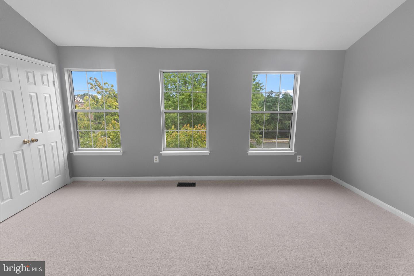 2447 CLOVER FIELD CIR, HERNDON, Virginia 20171, 3 Bedrooms Bedrooms, ,2 BathroomsBathrooms,Residential,For sale,2447 CLOVER FIELD CIR,VAFX2260166 MLS # VAFX2260166