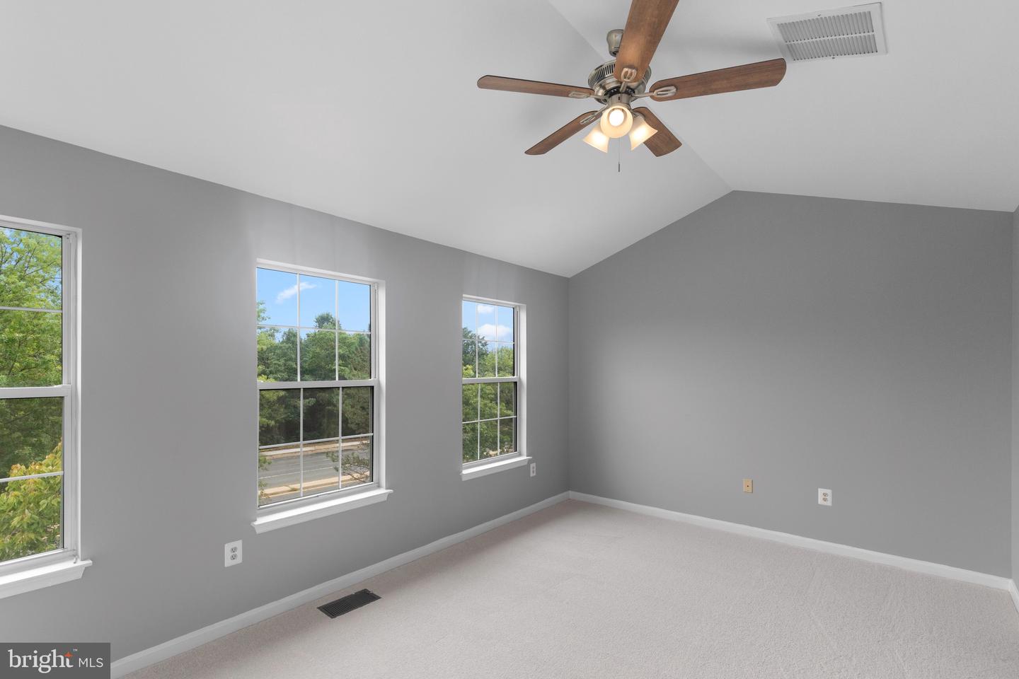 2447 CLOVER FIELD CIR, HERNDON, Virginia 20171, 3 Bedrooms Bedrooms, ,2 BathroomsBathrooms,Residential,For sale,2447 CLOVER FIELD CIR,VAFX2260166 MLS # VAFX2260166