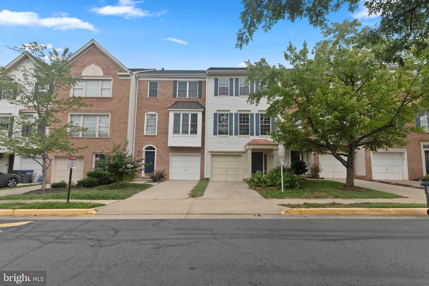 2447 CLOVER FIELD CIR, HERNDON, Virginia 20171, 3 Bedrooms Bedrooms, ,2 BathroomsBathrooms,Residential,For sale,2447 CLOVER FIELD CIR,VAFX2260166 MLS # VAFX2260166