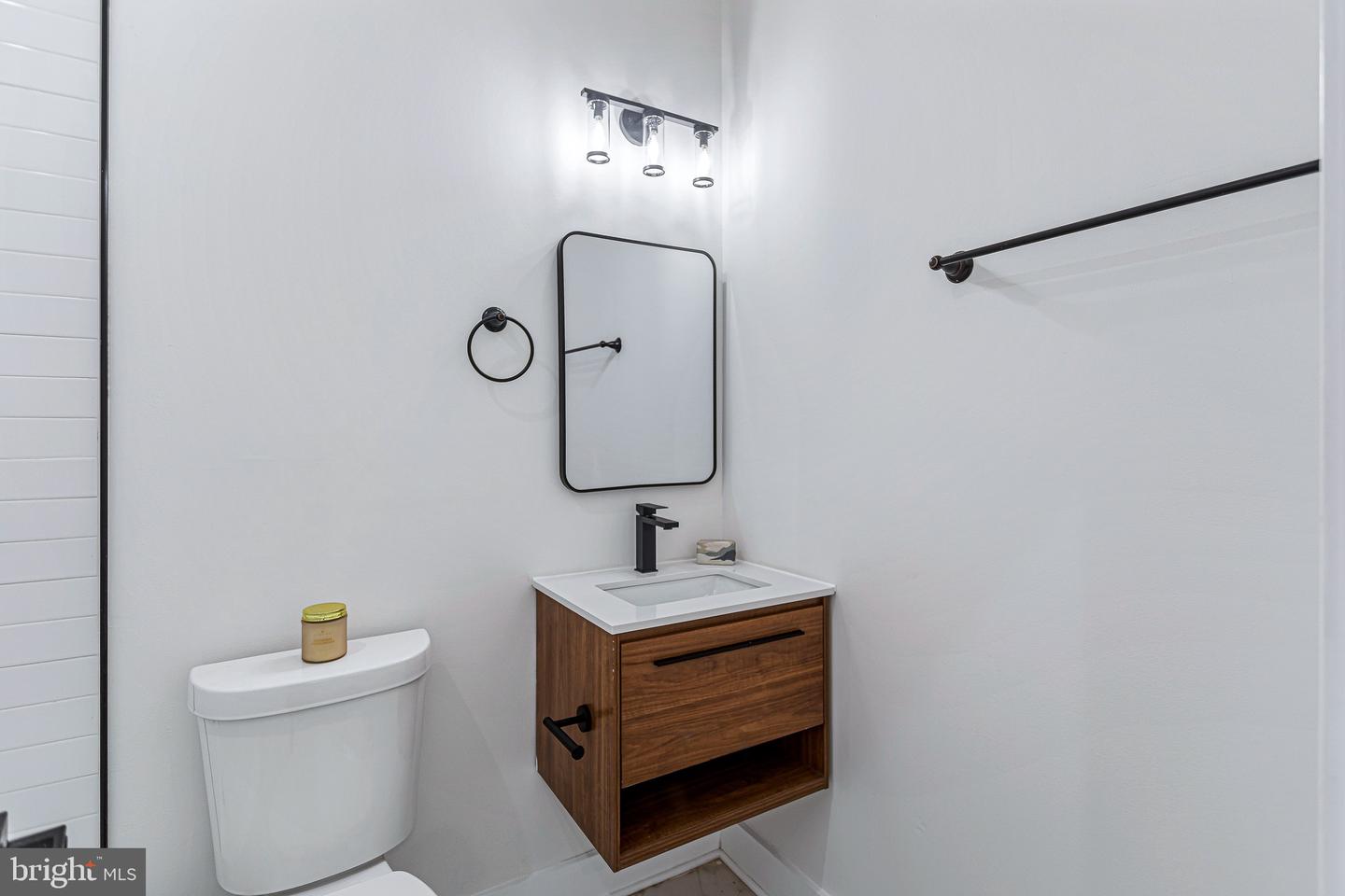 1107 QUEEN ST NE #2, WASHINGTON, District Of Columbia 20002, 2 Bedrooms Bedrooms, ,2 BathroomsBathrooms,Residential,For sale,1107 QUEEN ST NE #2,DCDC2214378 MLS # DCDC2214378