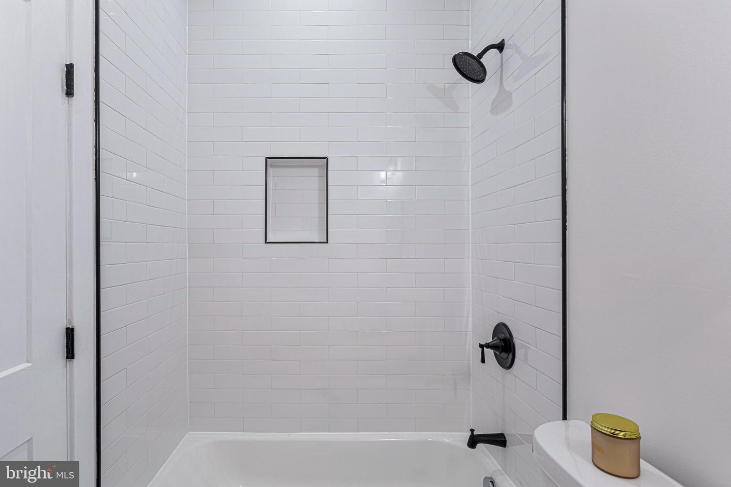 1107 QUEEN ST NE #2, WASHINGTON, District Of Columbia 20002, 2 Bedrooms Bedrooms, ,2 BathroomsBathrooms,Residential,For sale,1107 QUEEN ST NE #2,DCDC2214378 MLS # DCDC2214378