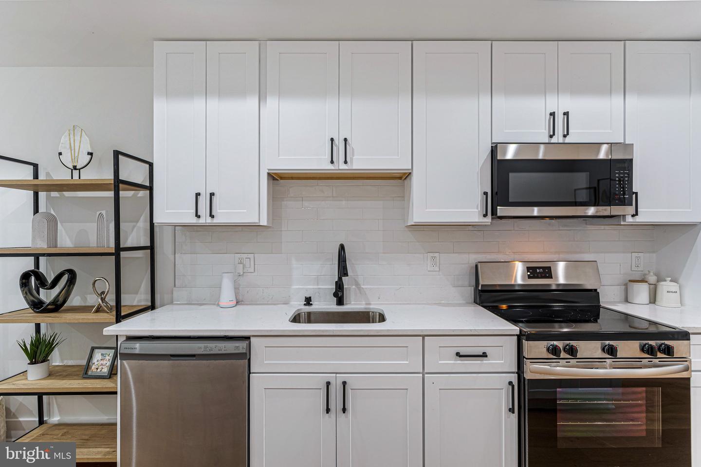 1107 QUEEN ST NE #2, WASHINGTON, District Of Columbia 20002, 2 Bedrooms Bedrooms, ,2 BathroomsBathrooms,Residential,For sale,1107 QUEEN ST NE #2,DCDC2214378 MLS # DCDC2214378