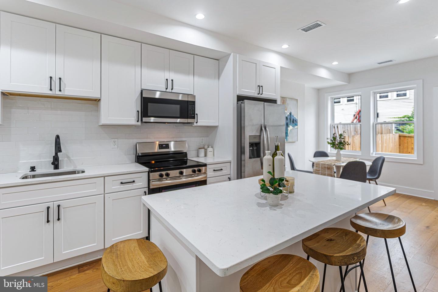 1107 QUEEN ST NE #2, WASHINGTON, District Of Columbia 20002, 2 Bedrooms Bedrooms, ,2 BathroomsBathrooms,Residential,For sale,1107 QUEEN ST NE #2,DCDC2214378 MLS # DCDC2214378