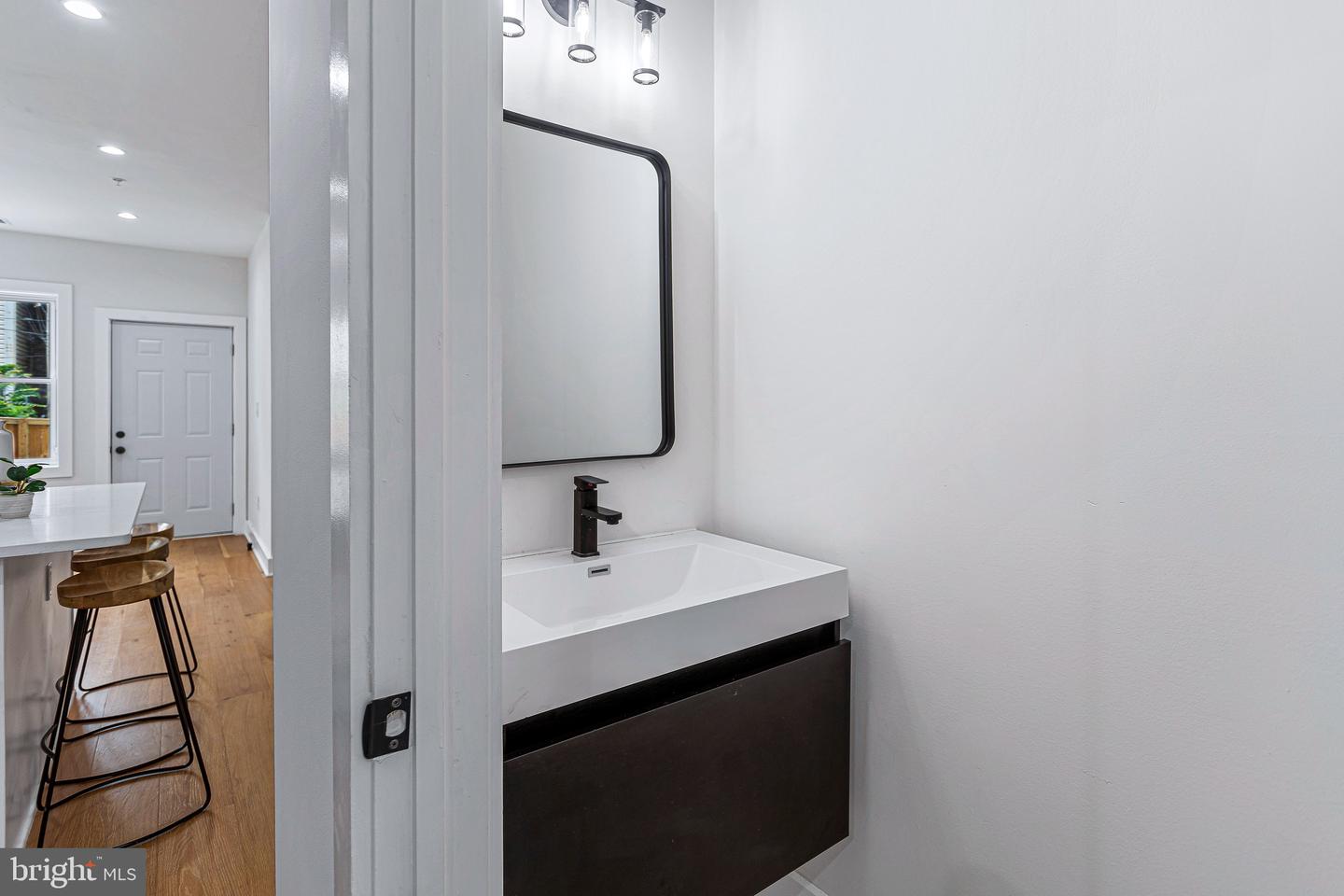 1107 QUEEN ST NE #2, WASHINGTON, District Of Columbia 20002, 2 Bedrooms Bedrooms, ,2 BathroomsBathrooms,Residential,For sale,1107 QUEEN ST NE #2,DCDC2214378 MLS # DCDC2214378