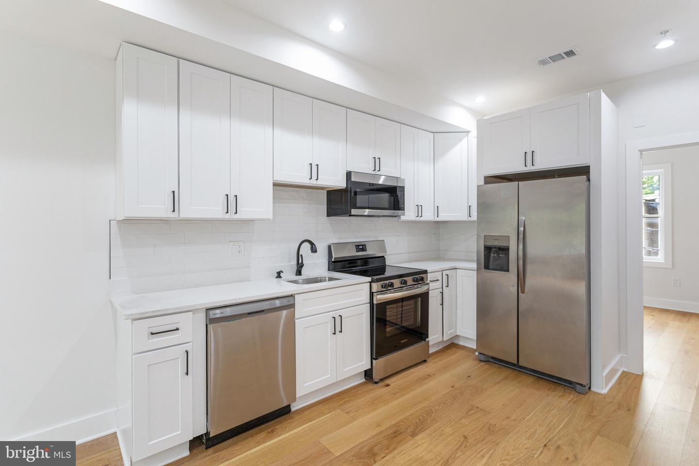 1107 QUEEN ST NE #4, WASHINGTON, District Of Columbia 20002, 3 Bedrooms Bedrooms, ,1 BathroomBathrooms,Residential,For sale,1107 QUEEN ST NE #4,DCDC2214382 MLS # DCDC2214382