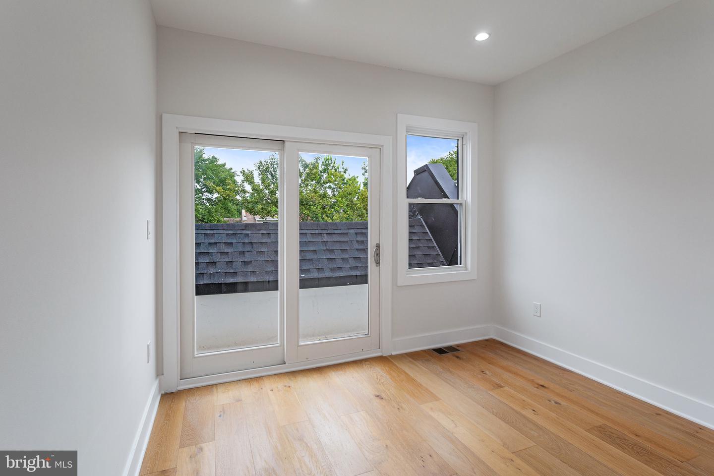 1107 QUEEN ST NE #4, WASHINGTON, District Of Columbia 20002, 3 Bedrooms Bedrooms, ,1 BathroomBathrooms,Residential,For sale,1107 QUEEN ST NE #4,DCDC2214382 MLS # DCDC2214382