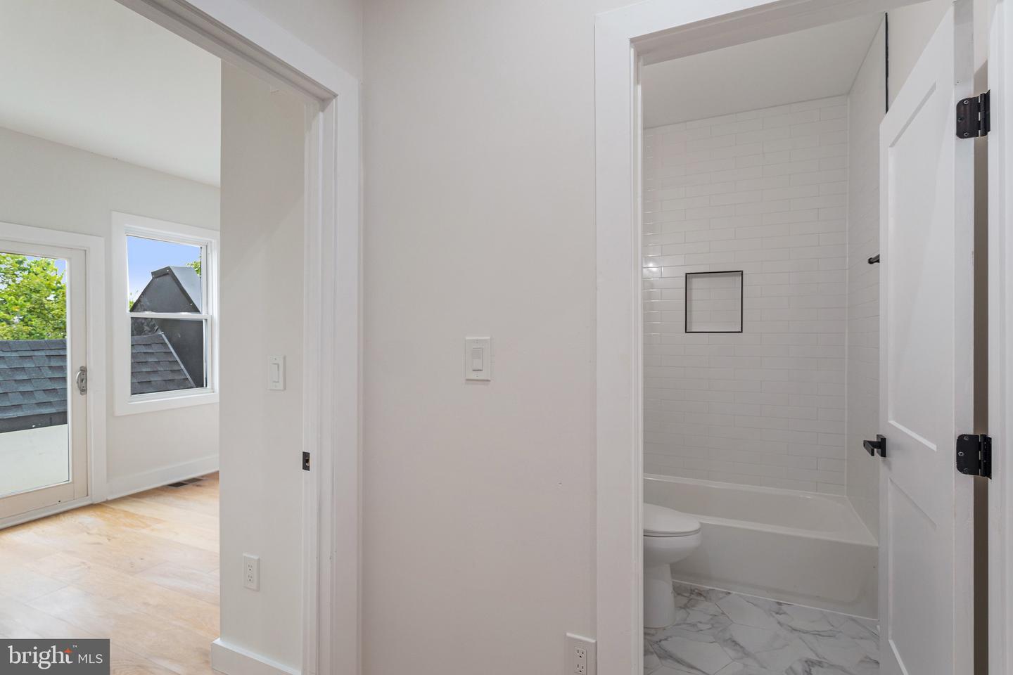 1107 QUEEN ST NE #4, WASHINGTON, District Of Columbia 20002, 3 Bedrooms Bedrooms, ,1 BathroomBathrooms,Residential,For sale,1107 QUEEN ST NE #4,DCDC2214382 MLS # DCDC2214382