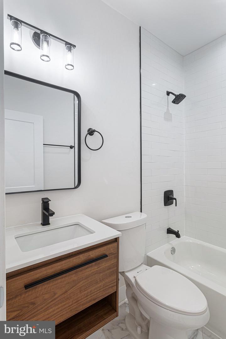 1107 QUEEN ST NE #4, WASHINGTON, District Of Columbia 20002, 3 Bedrooms Bedrooms, ,1 BathroomBathrooms,Residential,For sale,1107 QUEEN ST NE #4,DCDC2214382 MLS # DCDC2214382