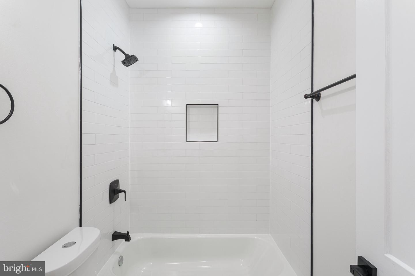1107 QUEEN ST NE #4, WASHINGTON, District Of Columbia 20002, 3 Bedrooms Bedrooms, ,1 BathroomBathrooms,Residential,For sale,1107 QUEEN ST NE #4,DCDC2214382 MLS # DCDC2214382