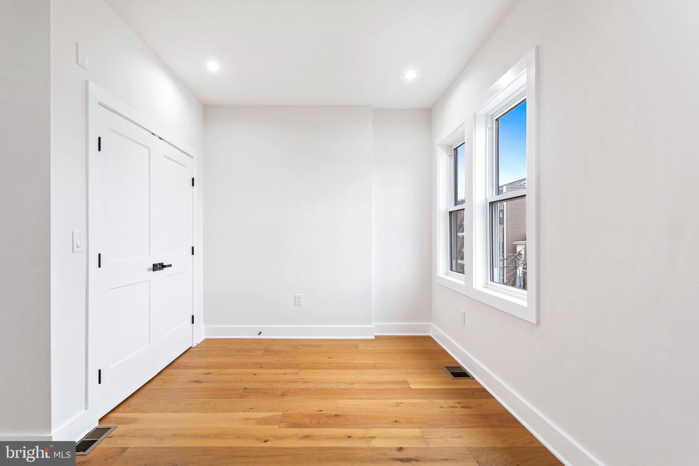 1107 QUEEN ST NE #4, WASHINGTON, District Of Columbia 20002, 3 Bedrooms Bedrooms, ,1 BathroomBathrooms,Residential,For sale,1107 QUEEN ST NE #4,DCDC2214382 MLS # DCDC2214382