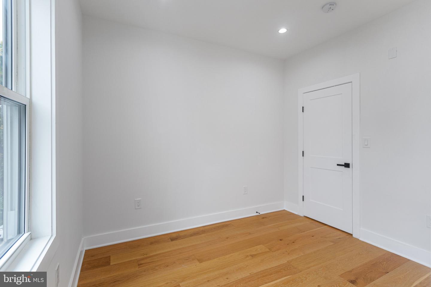 1107 QUEEN ST NE #4, WASHINGTON, District Of Columbia 20002, 3 Bedrooms Bedrooms, ,1 BathroomBathrooms,Residential,For sale,1107 QUEEN ST NE #4,DCDC2214382 MLS # DCDC2214382