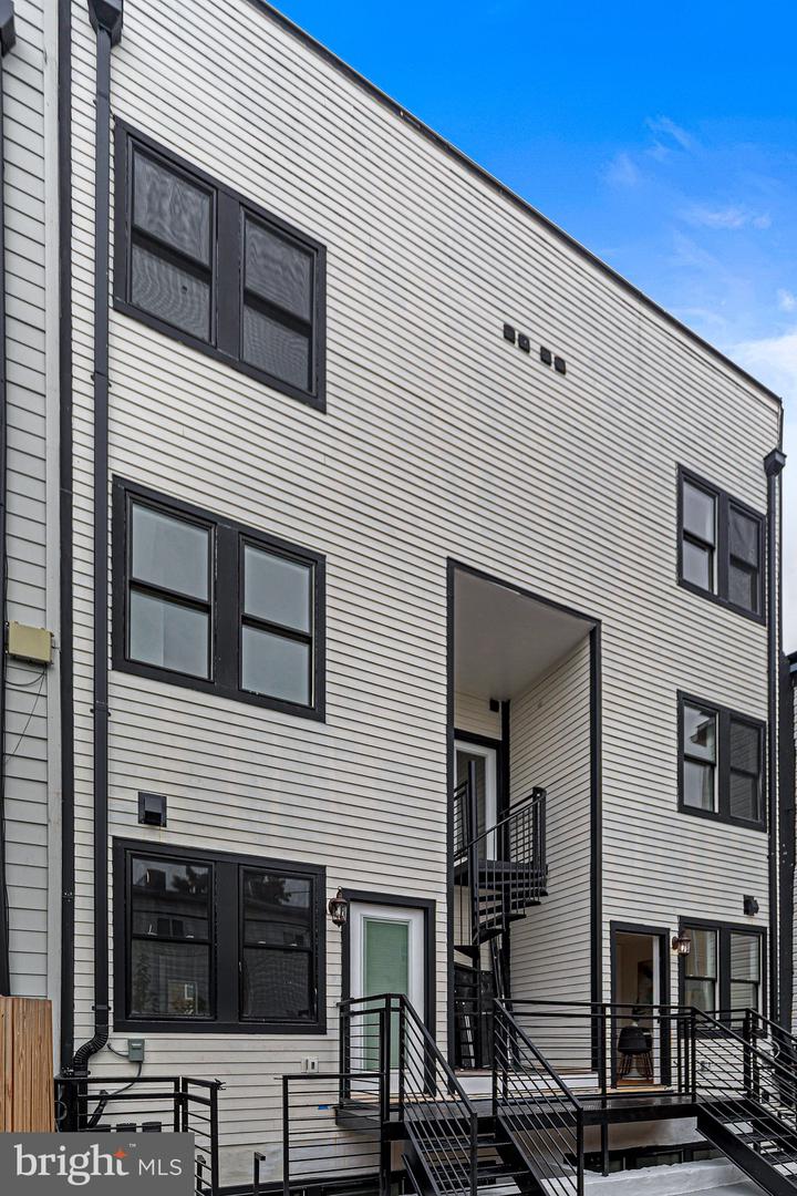 1107 QUEEN ST NE #4, WASHINGTON, District Of Columbia 20002, 3 Bedrooms Bedrooms, ,1 BathroomBathrooms,Residential,For sale,1107 QUEEN ST NE #4,DCDC2214382 MLS # DCDC2214382