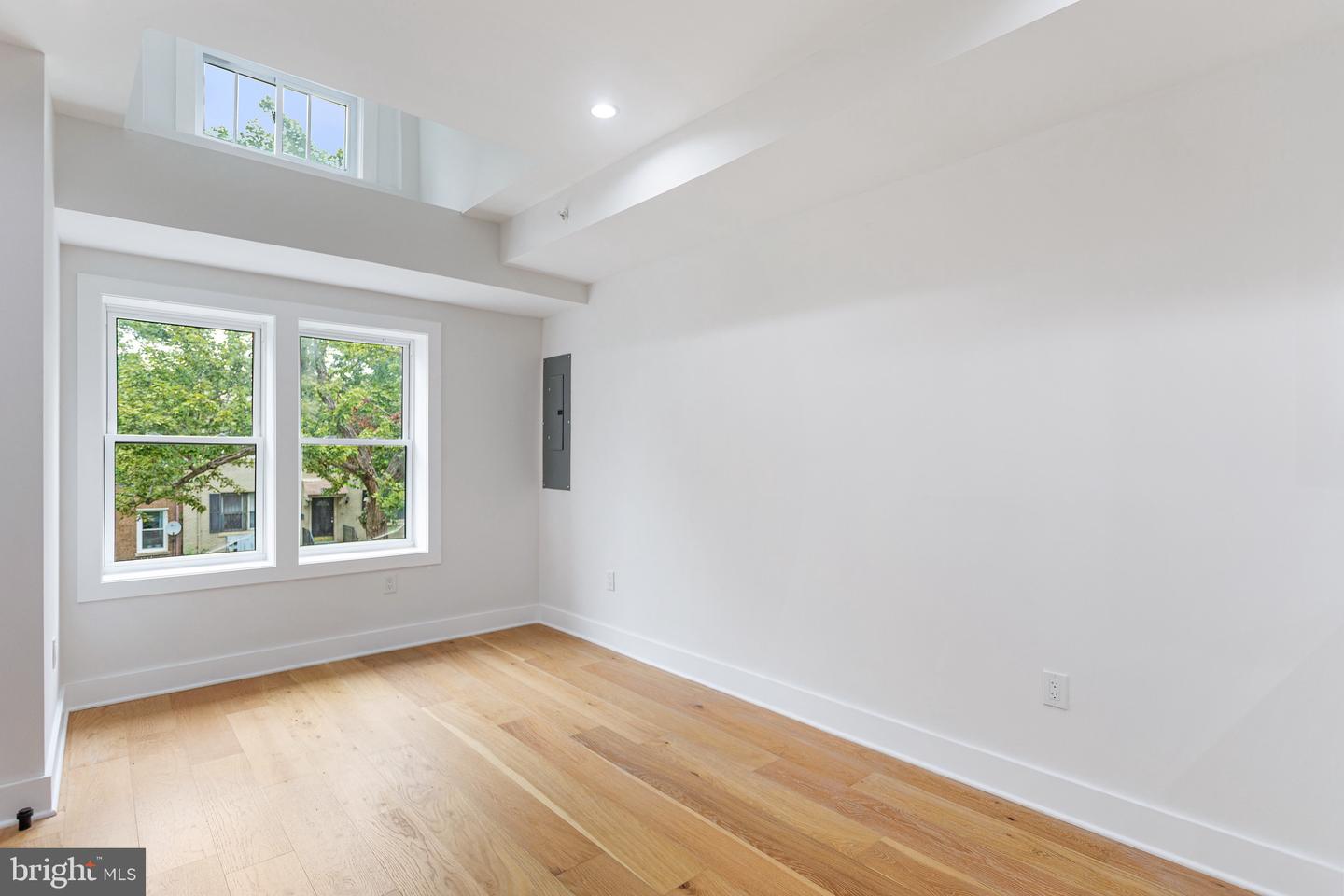1107 QUEEN ST NE #4, WASHINGTON, District Of Columbia 20002, 3 Bedrooms Bedrooms, ,1 BathroomBathrooms,Residential,For sale,1107 QUEEN ST NE #4,DCDC2214382 MLS # DCDC2214382