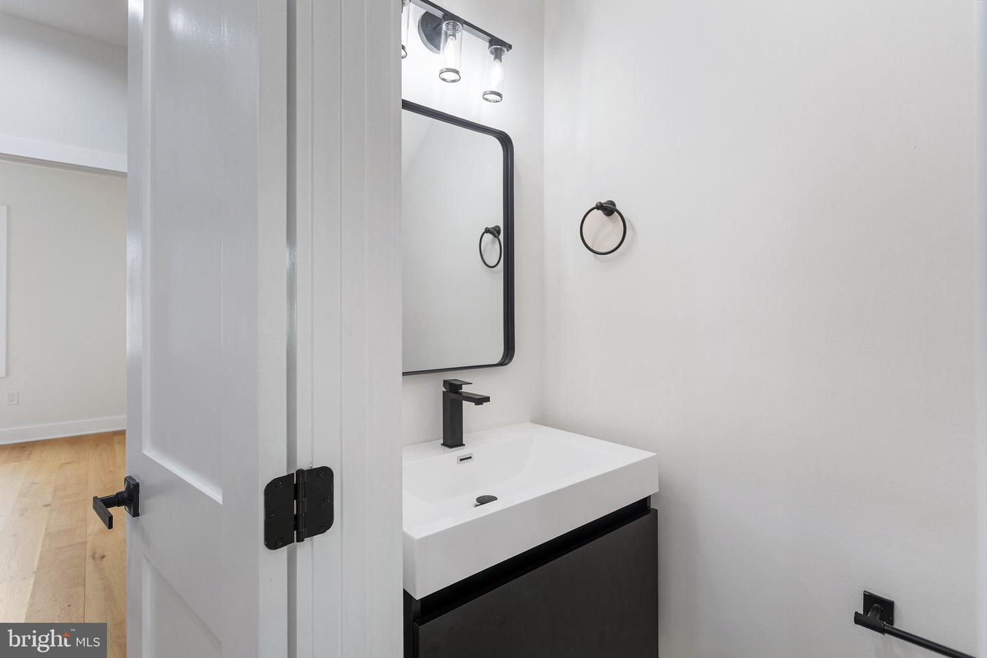 1107 QUEEN ST NE #4, WASHINGTON, District Of Columbia 20002, 3 Bedrooms Bedrooms, ,1 BathroomBathrooms,Residential,For sale,1107 QUEEN ST NE #4,DCDC2214382 MLS # DCDC2214382