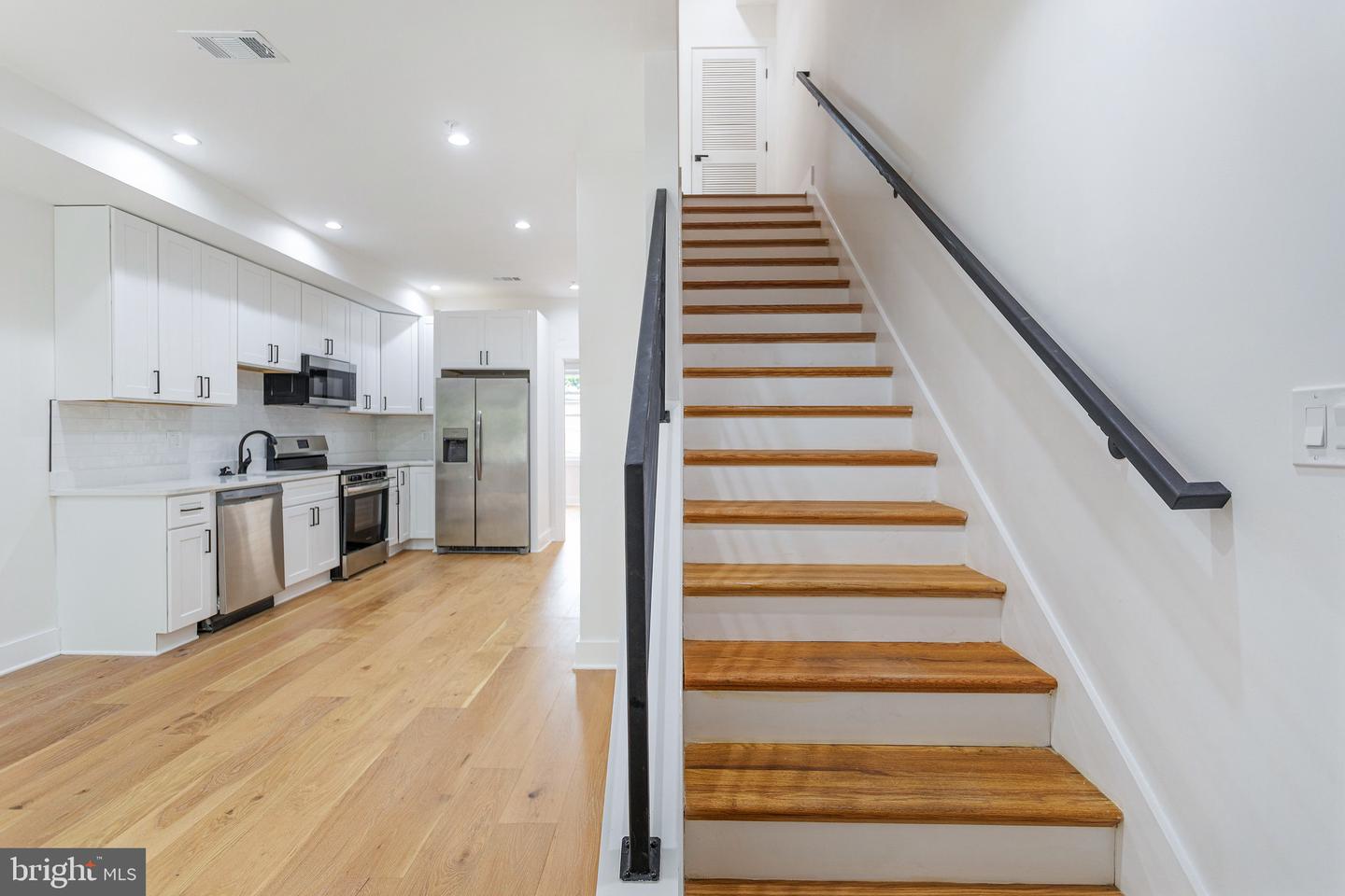 1107 QUEEN ST NE #4, WASHINGTON, District Of Columbia 20002, 3 Bedrooms Bedrooms, ,1 BathroomBathrooms,Residential,For sale,1107 QUEEN ST NE #4,DCDC2214382 MLS # DCDC2214382
