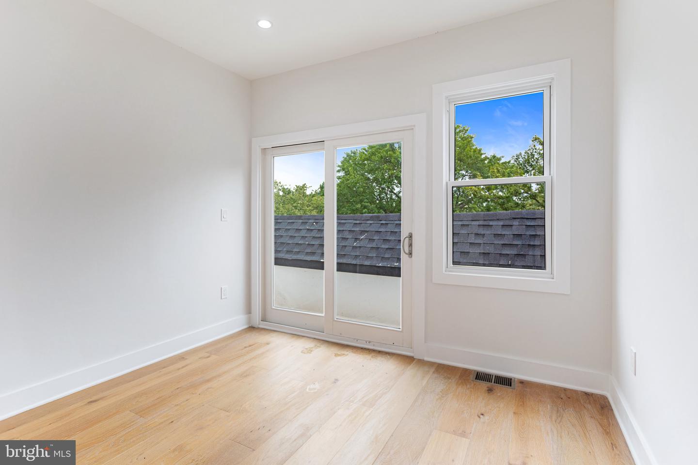 1107 QUEEN ST NE #4, WASHINGTON, District Of Columbia 20002, 3 Bedrooms Bedrooms, ,1 BathroomBathrooms,Residential,For sale,1107 QUEEN ST NE #4,DCDC2214382 MLS # DCDC2214382