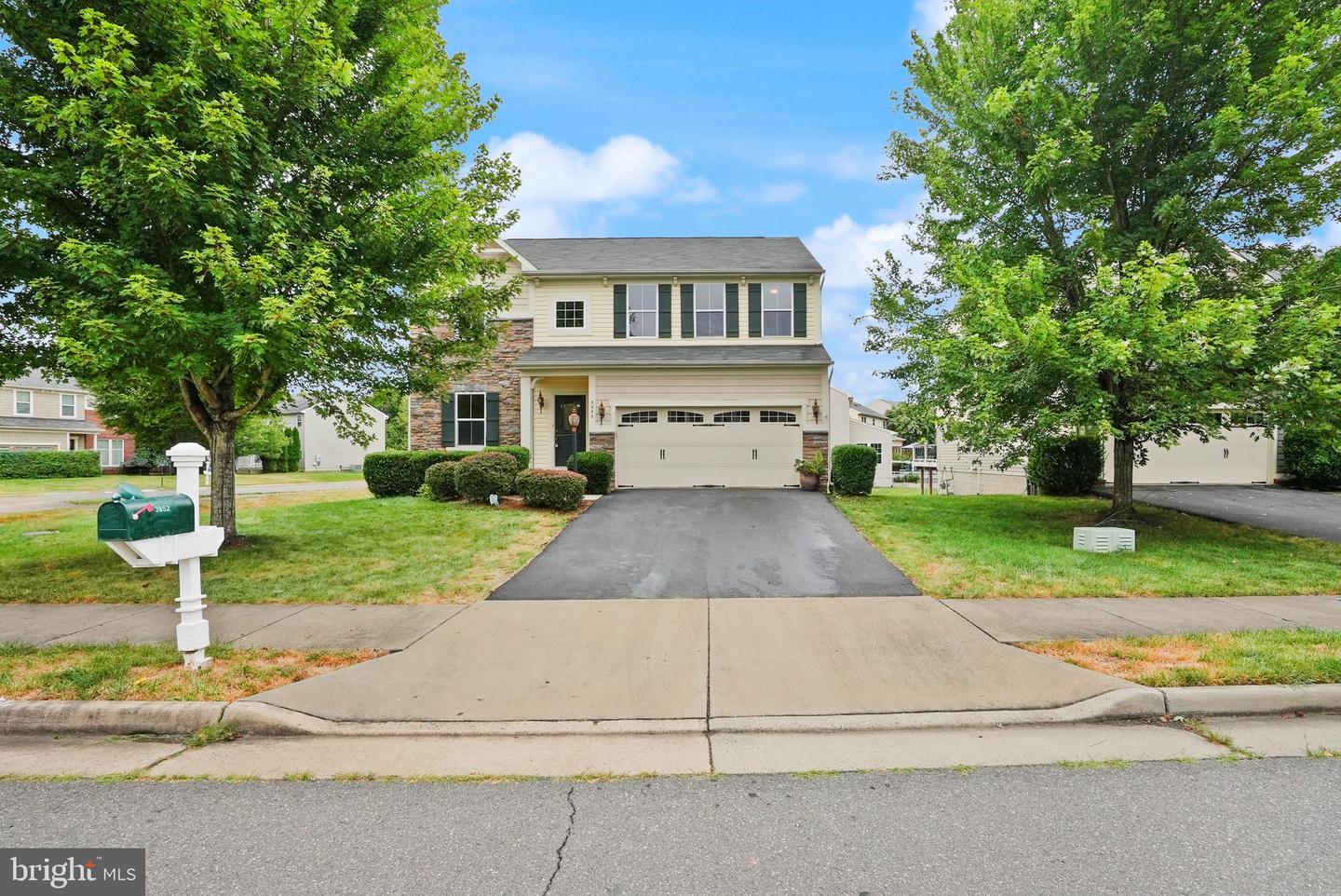3952 LAKE ASHBY CT, WARRENTON, Virginia 20187, 4 Bedrooms Bedrooms, ,3 BathroomsBathrooms,Residential,For sale,3952 LAKE ASHBY CT,VAFQ2017882 MLS # VAFQ2017882