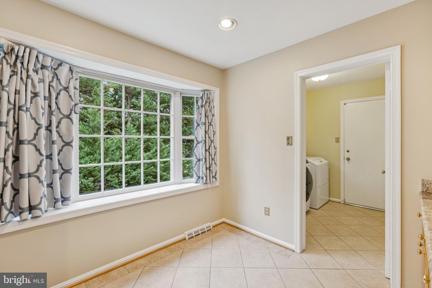4893 35TH RD N, ARLINGTON, Virginia 22207, 6 Bedrooms Bedrooms, 12 Rooms Rooms,2 BathroomsBathrooms,Residential,For sale,4893 35TH RD N,VAAR2062184 MLS # VAAR2062184