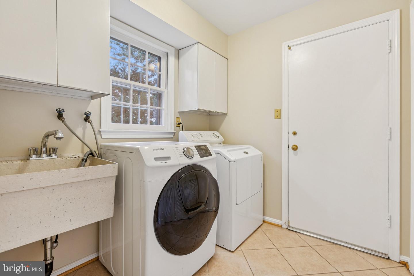 4893 35TH RD N, ARLINGTON, Virginia 22207, 6 Bedrooms Bedrooms, 12 Rooms Rooms,2 BathroomsBathrooms,Residential,For sale,4893 35TH RD N,VAAR2062184 MLS # VAAR2062184